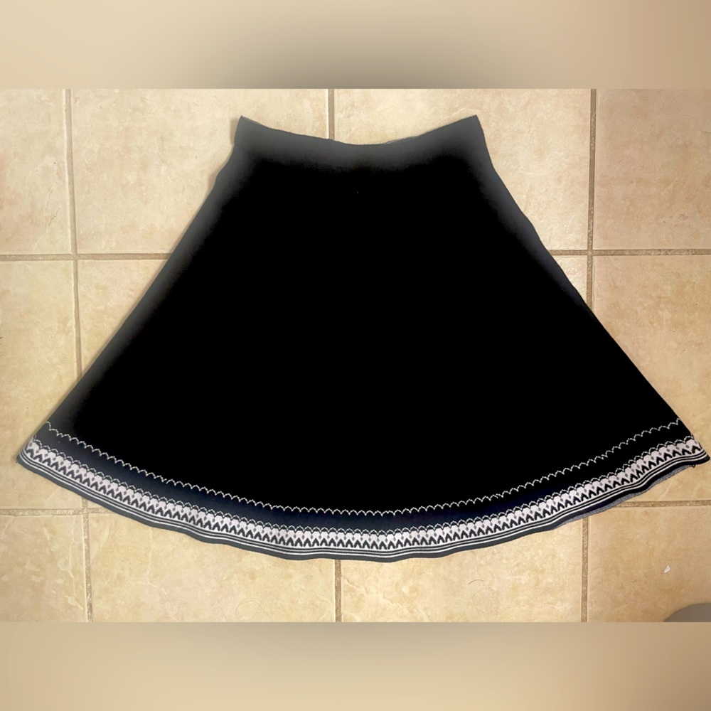 Sioni black and white skirt